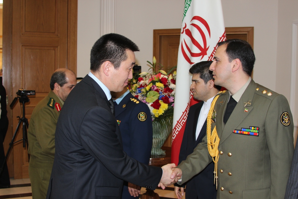  В Москве главы военных атташе поздравили иранских коллег с Днем Вооруженных сил  - фото 17