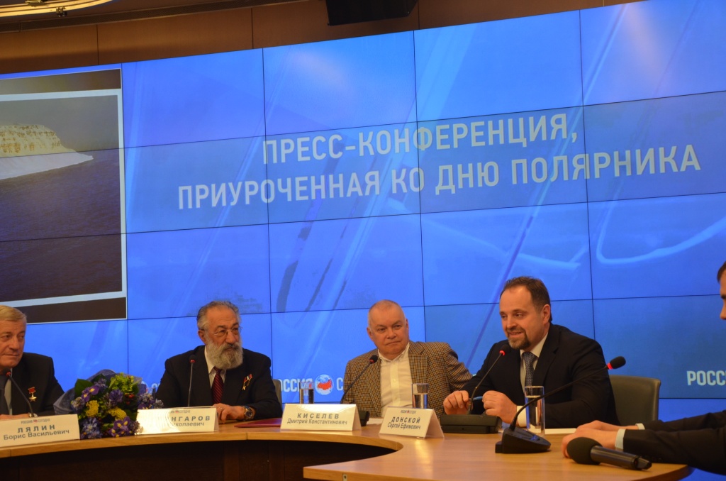  "И если ты сердцем полярник"...В МИА «Россия сегодня» отметили День полярника  - фото 17