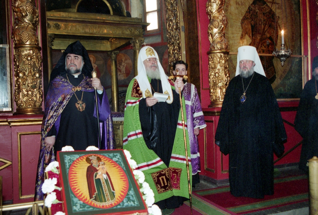  Фотоальбом к 70-летию Святейшего Патриарха Кирилла - фото 12