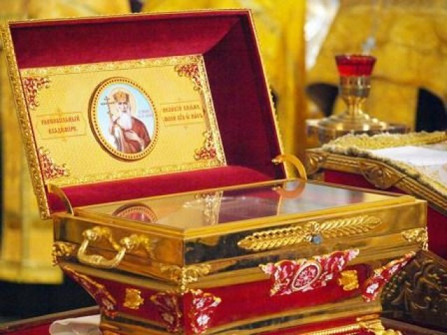  Мощам князя Владимира уже поклонились около 100 тысяч верующих - фото 1