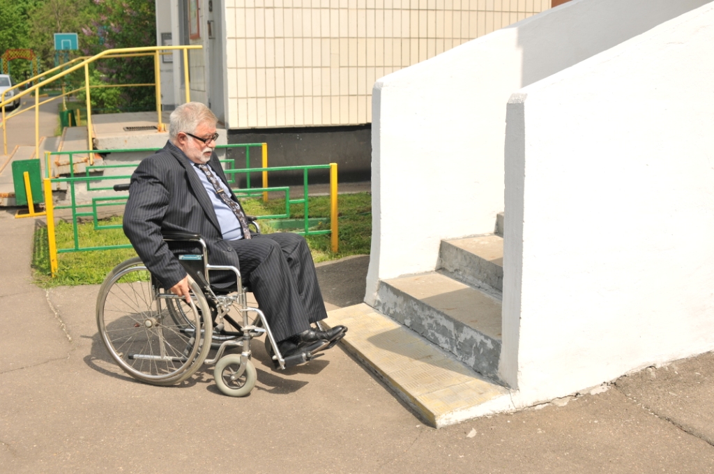  Человек в инвалидной коляске: есть ли безбарьерная среда? - фото 1