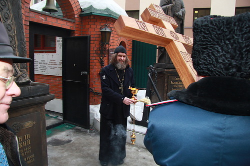 Федор Конюхов встретил севастопольский крест в Москве (фото) - фото 1