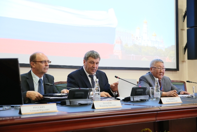 Министр Игорь Слюняев поприветствовал заседание Президиума Коллегии Минрегиона России - фото 1