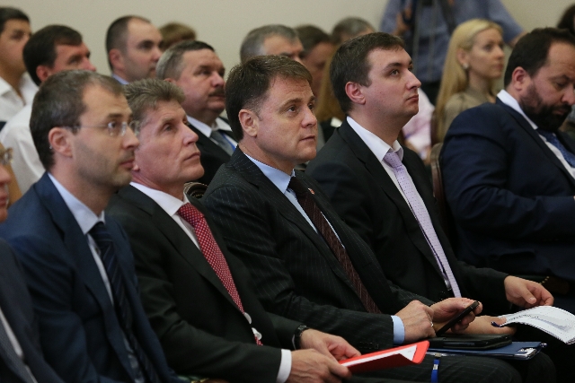 Министр Игорь Слюняев поприветствовал заседание Президиума Коллегии Минрегиона России - фото 6