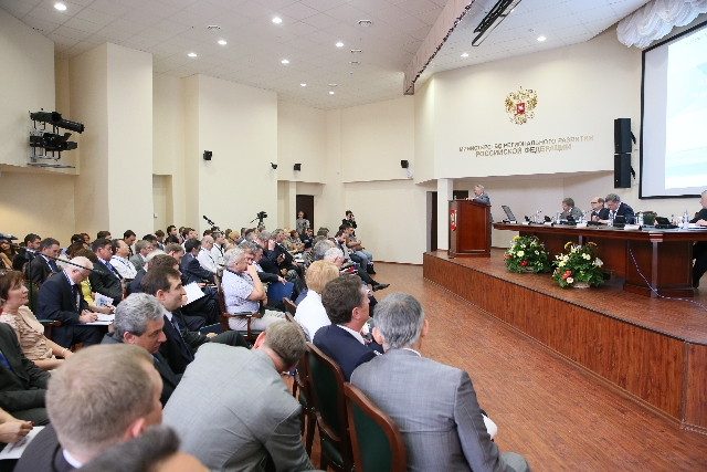 Министр Игорь Слюняев поприветствовал заседание Президиума Коллегии Минрегиона России - фото 13
