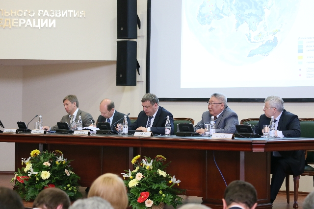 Министр Игорь Слюняев поприветствовал заседание Президиума Коллегии Минрегиона России - фото 16