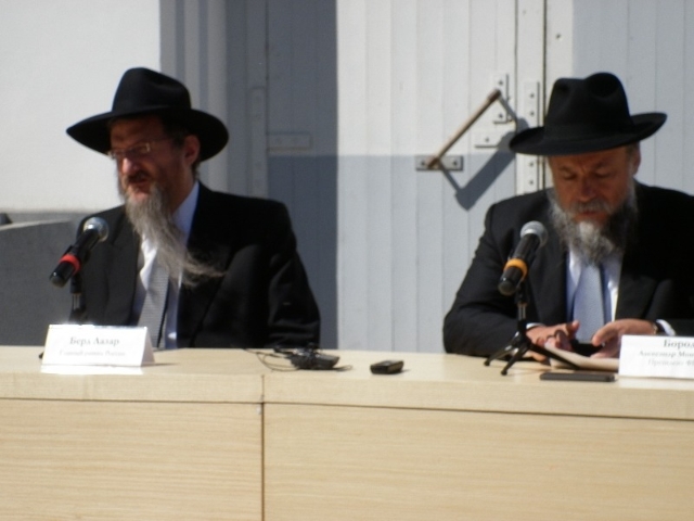 Берл Лазар отправил по стране мобильные синагоги (Фото) - фото 1