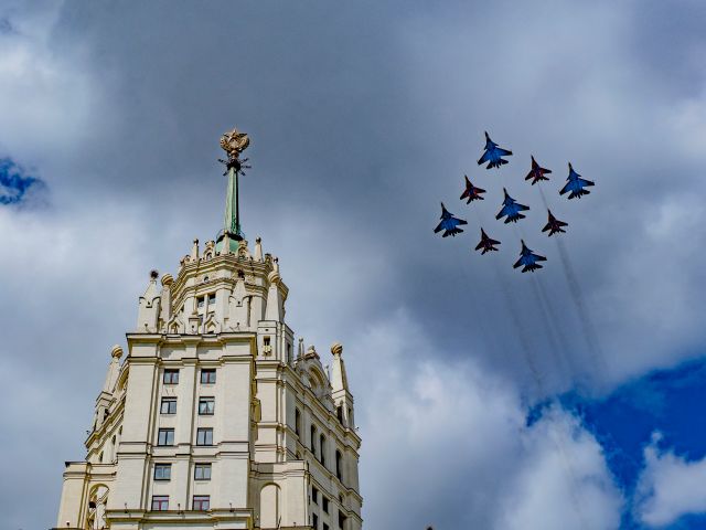 Москва отметила День Победы - фото 11