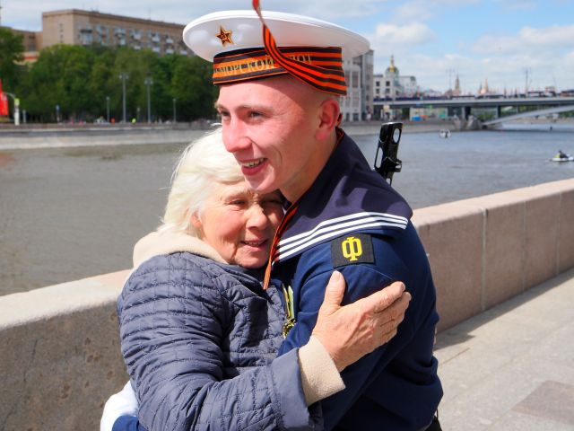 Москва отметила День Победы - фото 12