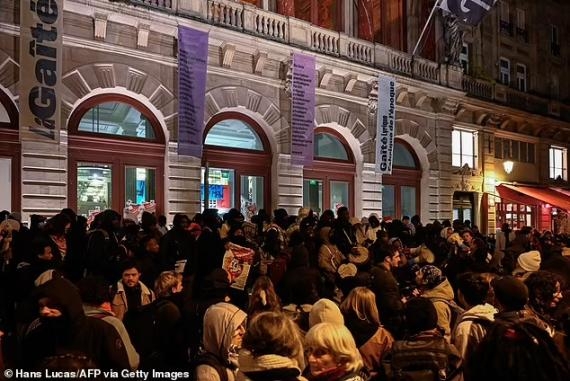 "Оккупация театра". Увидеть Париж и умереть... - фото 1