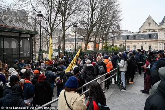 "Оккупация театра". Увидеть Париж и умереть... - фото 4